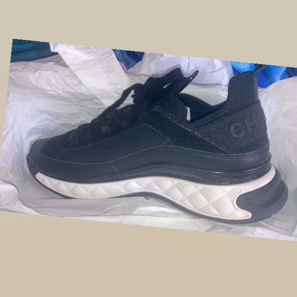 Sneakers - Picture 5 of 8